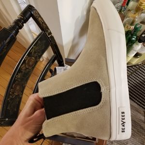 Laguna Chelsea suede boot